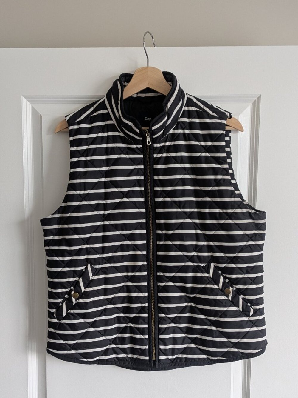 Gap Lightweight Puffer Vest - Size L